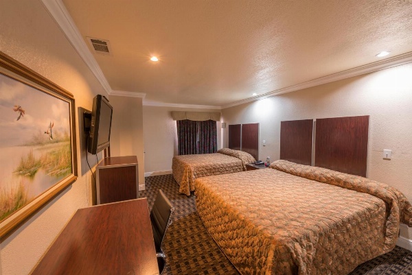 Edge Water Inn Main image